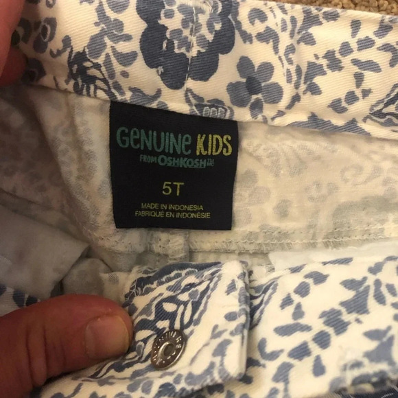 Osh kosh genuine kids 5t blue white print shorts - Picture 3 of 6